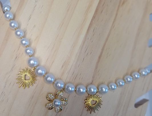 Collier Élégance Florale – Perles et Cœurs en Acier Inoxydable