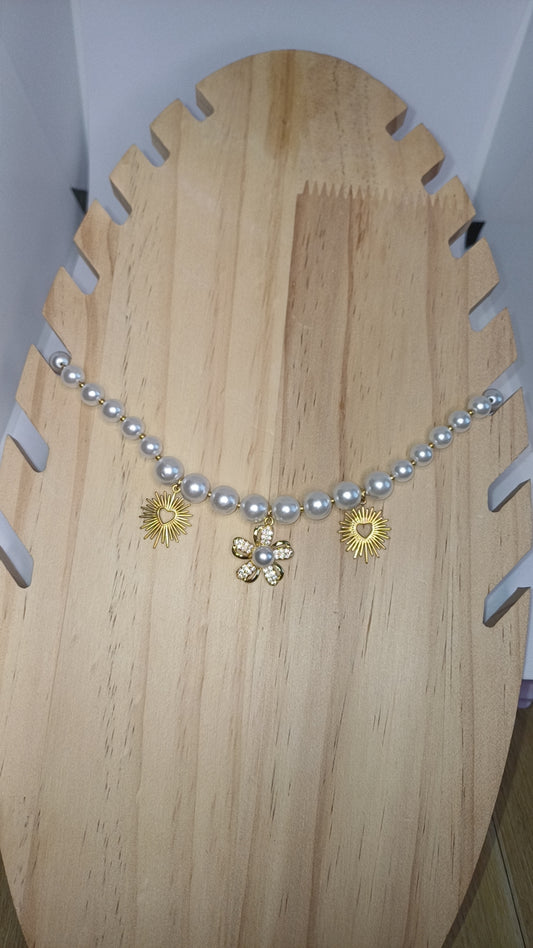 Collier Élégance Florale – Perles et Cœurs en Acier Inoxydable